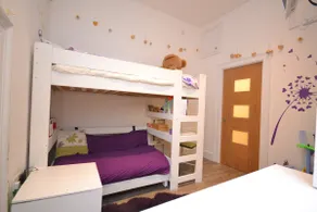 Central, courtyard garden apartment & dog friendly - Image 4