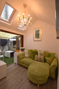 Central, courtyard garden apartment & dog friendly - Image 3