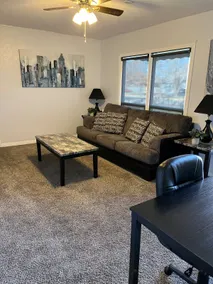 Clean, Comfortable, Next to park, 2 min from Tech - Image 4