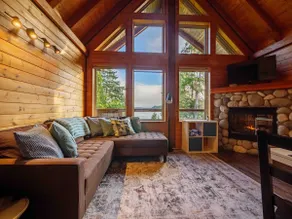Osprey cabin Ocean front with hot tub, EV charger. - Image 4