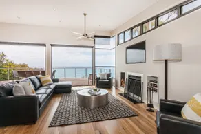 Louttit - Lorne Holiday Stays - Image 2