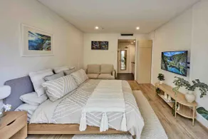 Potts Point Studio Oasis - Image 4