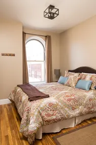 Exquisite Downtown 1 Bdrm Apt - Image 5