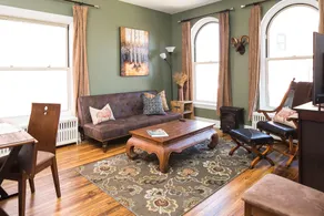 Exquisite Downtown 1 Bdrm Apt - Image 2