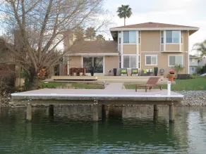 CHARMING 3 BEDROOM LAKE HOUSE - Image 4