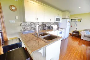 Beautiful Bayfield Apartment (NOT entire house) - Image 5