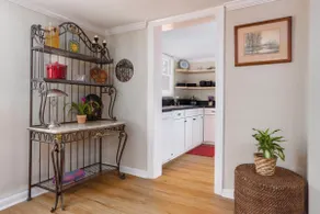 Spacious Apartment. Walk to UNC Hospital & Campus! - Image 4