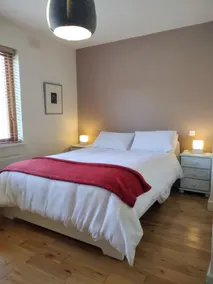 Bright, comfortable lakeside apartment - Image 3