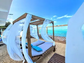 Beachfront Paradise with infinity pool - Image 4