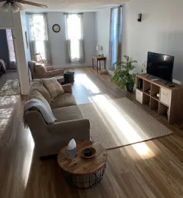 106 North/ located in the center of Carthage - Image 4