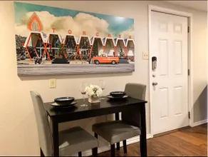Adorable cozy 1 BR cottage centrally located with full kitchen - Image 5
