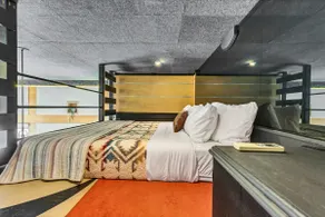 Mountain top view getaway loft - Image 3