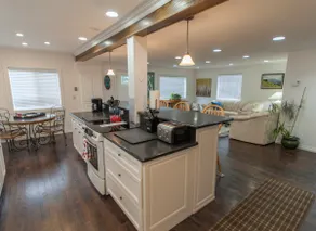 Cranberry Coast Gambrel Home, Sleeps 10 and 2.5 ba - Image 5