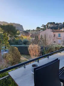 Bright 3 bedrooms in the heart of the village, air-conditioned, garage. - Image 3