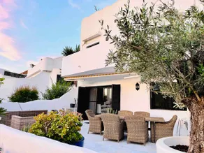 Superb Townhouse in Golden Mile - Image 3