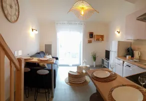 Cozy Retreat in Puy-en-Velay with Private Courtyard and WIFI - Image 3