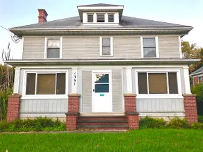 Clean & Cozy 2BR Apartment Near Downtown Wooster - Image 3