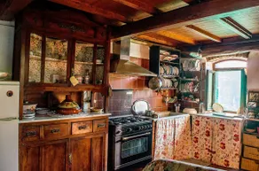 Characteristic stone house - Image 4