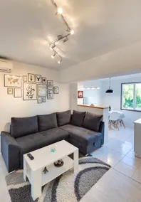 Mel's Place - Image 2