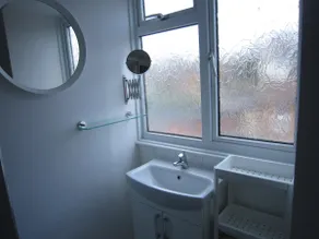Central Cowes -Luxury Spacious Flat with Sea Views - Image 5
