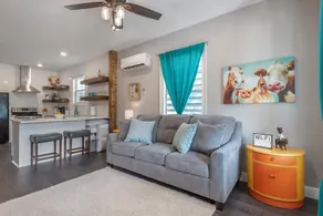 Frank's Farmhouse, terrific location in Ybor City - Image 3