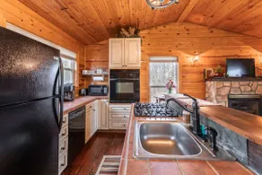 A Cozy Woodland Cottage w Private River Access - Image 2