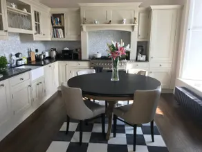Delightful Luxurious Georgian 3 bed apartment - Image 4