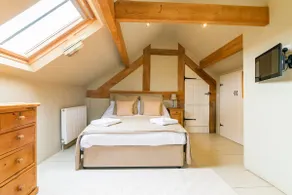 Luxury 18th Century Peak District Cottage For 16 - Image 2