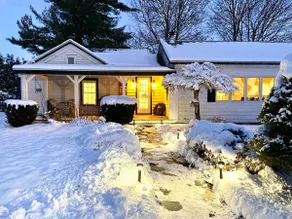 Farmhouse: cedar hot tub, fire pit, pond - Image 2