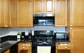 Beautiful spacious home right by Cardinal Stadium - Image 5