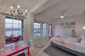 180° Lake Views Romantic Sunsets Couples Hideaway - Image 3