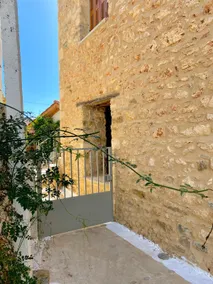 Traditional Stone House in Chandrinos - Image 4