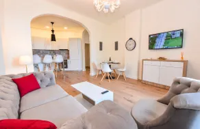 B35 - Deluxe Spacious Apartment Old Town-Free Parking - Image 3