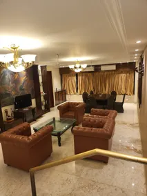 Spacious 5BHK Retreat Dadar Private Terrace & More - Image 5