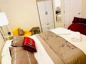 LUXURY PRIVATE BASEMENT *KING, QUEEN & SOFA BEDS* - Image 4