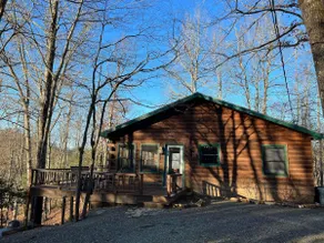 Misty Ridge, Pet Friendly Log Cabin close to Town! - Image 2