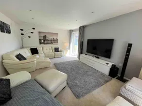 Spacious retreat in the suburbs of Cardiff - Image 3