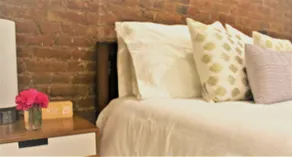 ⭐Minutes to NYC⭐ Brownstone beauty | FREE PARKING - Image 2