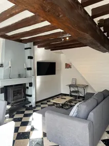 Stunning 2 bedroom townhouse in pretty village - Image 4