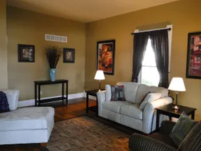 Houston Street Cottage - Image 5