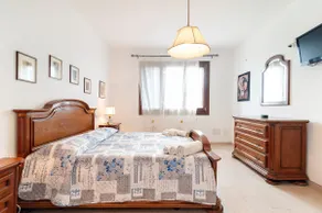 Bright penthouse with large furnished terrace - Image 3