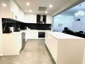 Spacious 5BD Garden House in Hornsby close 2 train - Image 5