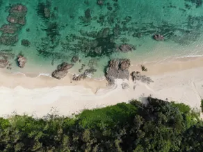 Live with the sea. 5 seconds to the beach, barefoot. Rent the entire building for a free stay. Villa Kukuru - Image 2
