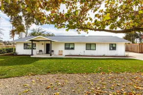 Resort-Like Amenities & Minutes to Downtown Paso - Image 2