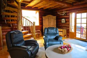 Acogedora casa de madera rústica con chimenea y jacuzzi - Image 2