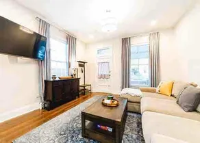 HGTV Remodel Luxury 2BR 2.5BTH Downtown - Image 3