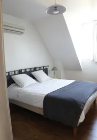 Spacious and bright 2-bedroom apartment – station & center - Image 4
