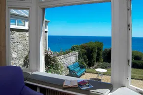 2 Seaview House -Stunning garden with beach access - Image 4