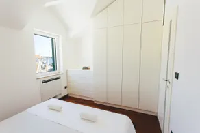 Superb main square residence - Image 5