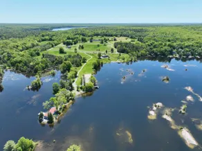 Newly renovated Waterfront cottage on Stoney Lake - Image 2